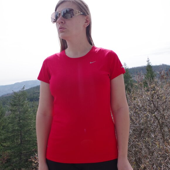 Red NiKe Running Ladies Shirt - Picture 1 of 11